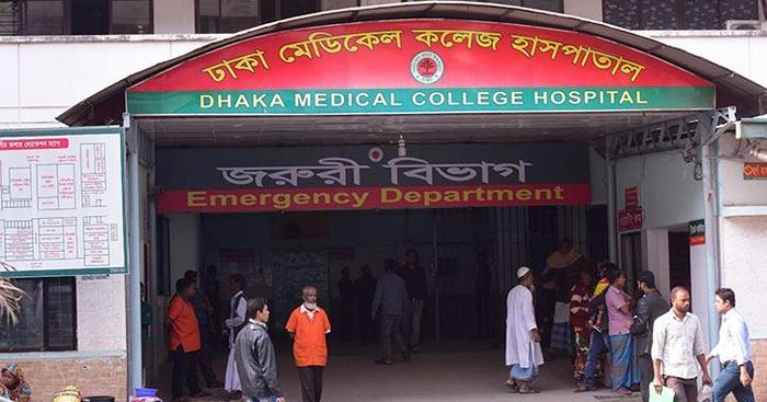 Vagrant's body recovered outside DMCH Emergency Unit
