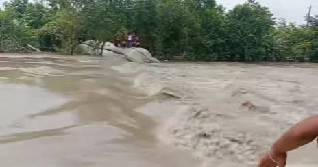 Tidal waters inundate low-lying areas as embankment collapses in Khulna
