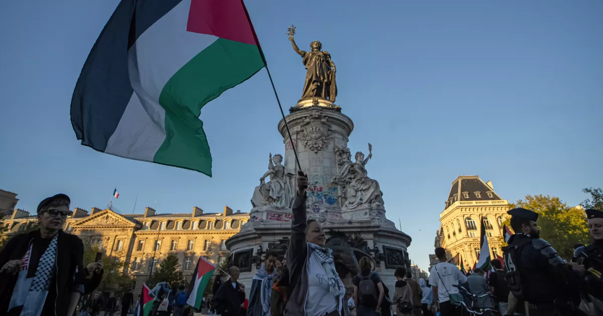 French mayors defy govt ban, plan to fly palestinian flags