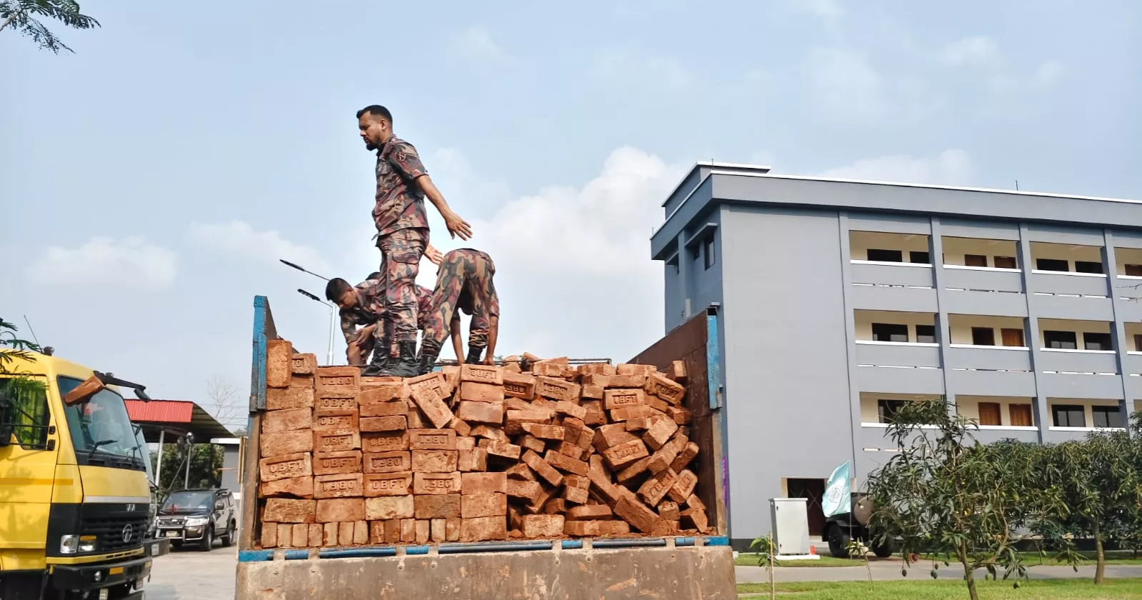 BGB seizes Indian medicines, food items worth over Tk 2cr in Habiganj