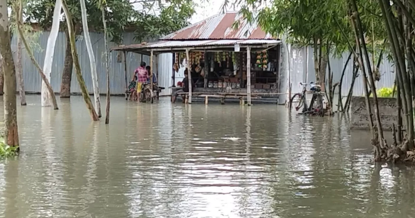 Low-lying areas flooded in Lalmonirhat as Teesta swells