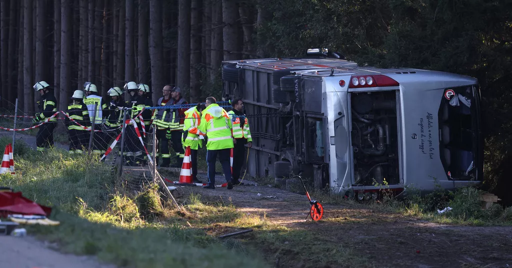 Bus carrying Filipino tourists to Oktoberfest overturns in Germany, kills 2