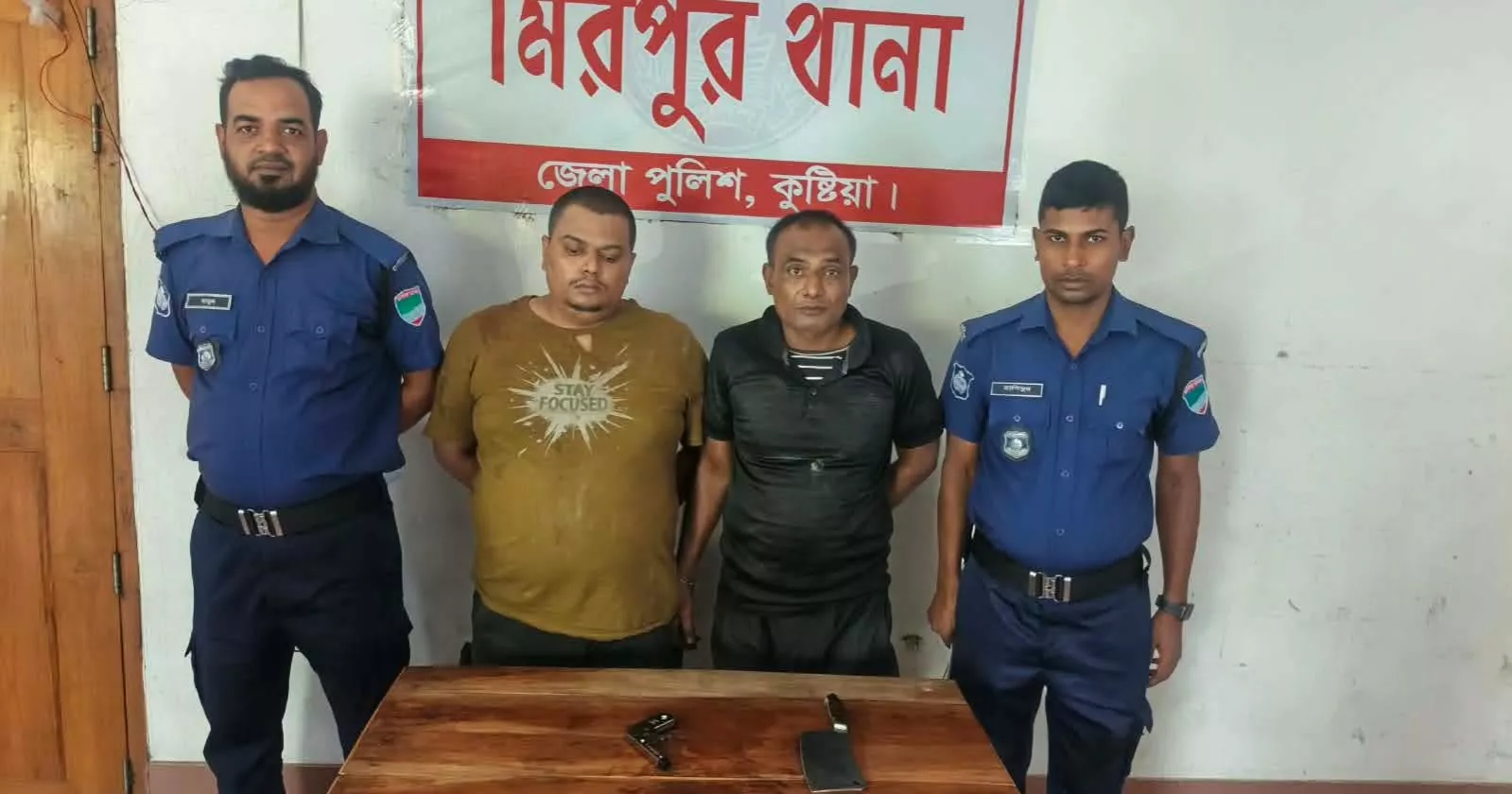 Two alleged muggers caught by locals after robbery attempt in Kushtia