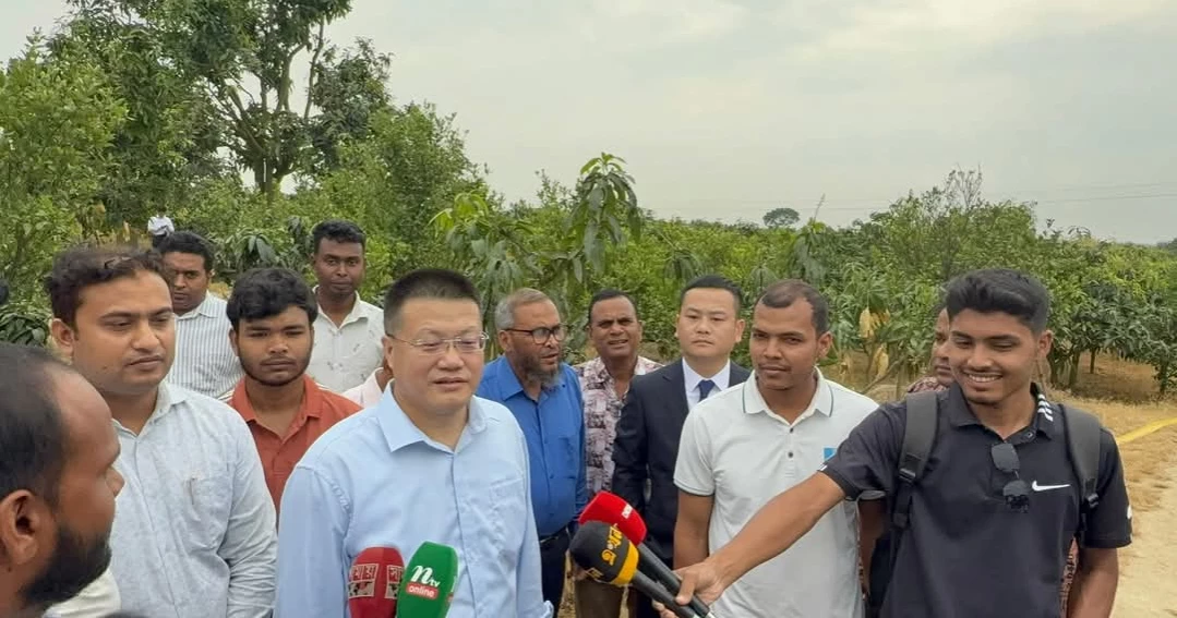 Chinese ambassador Yao Wen visits mango orchard in C’nawabganj
