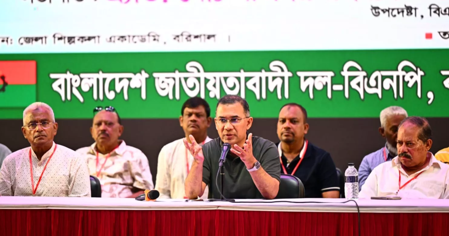 PM urges BNP leaders to stay united, guard against 'hybrids' ahead of local body polls