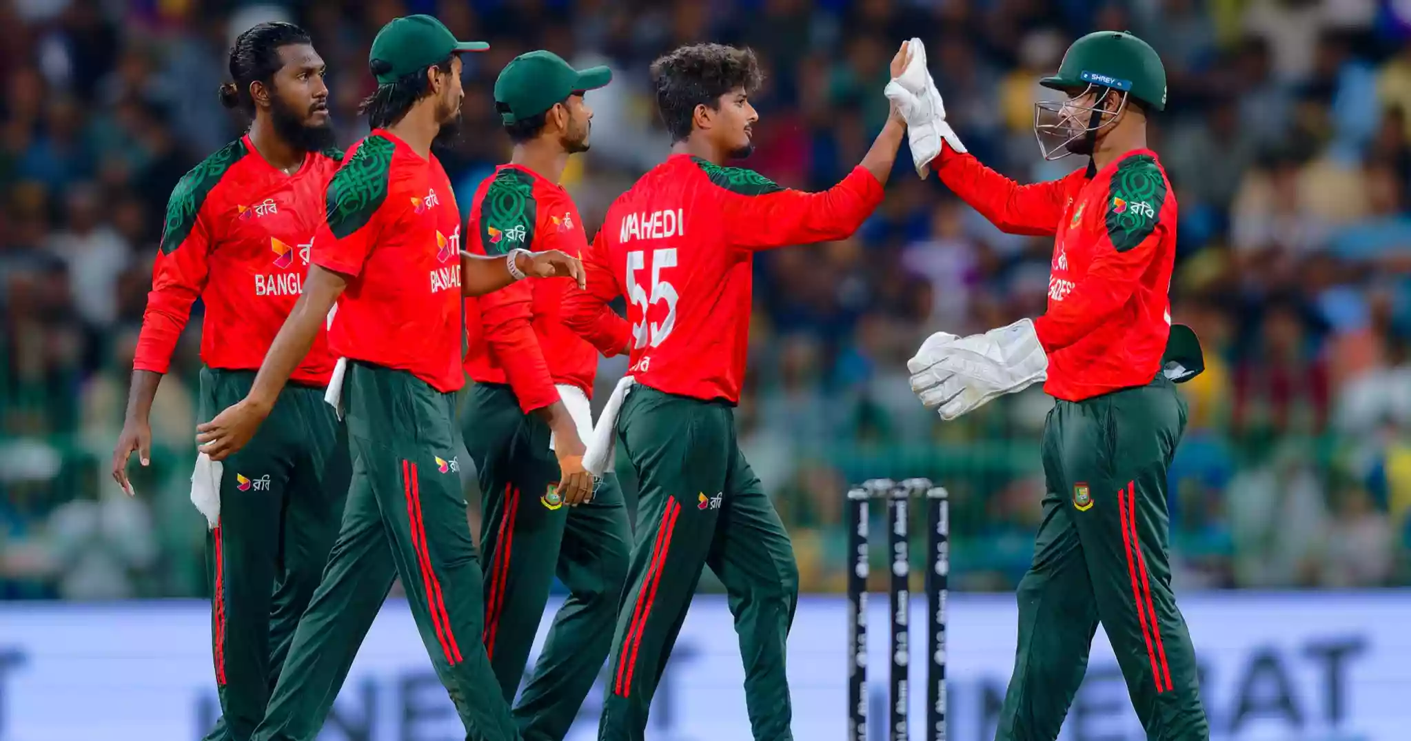 Pakistan in trouble losing half of their wickets for just 46