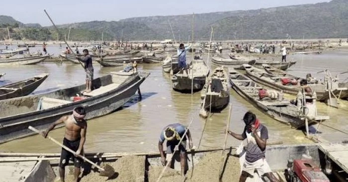 Sand extraction halted for ten days to free up labour for Boro harvest in Sunamganj