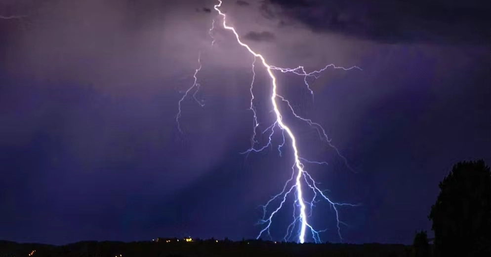 Man killed, wife injured by lightning strike in Brahmanbaria
