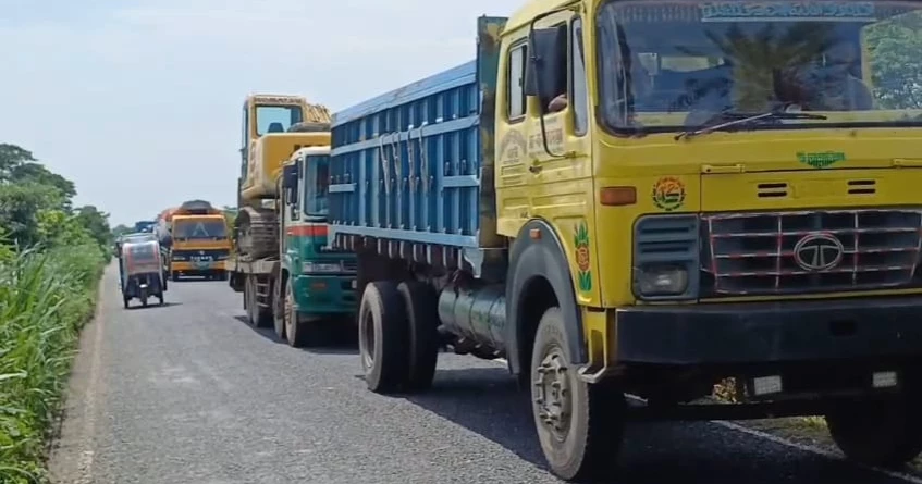 BNP factions clash over ferry ghat lease in Shariatpur; traffic paralysed on Chandpur-Shariatpur highway