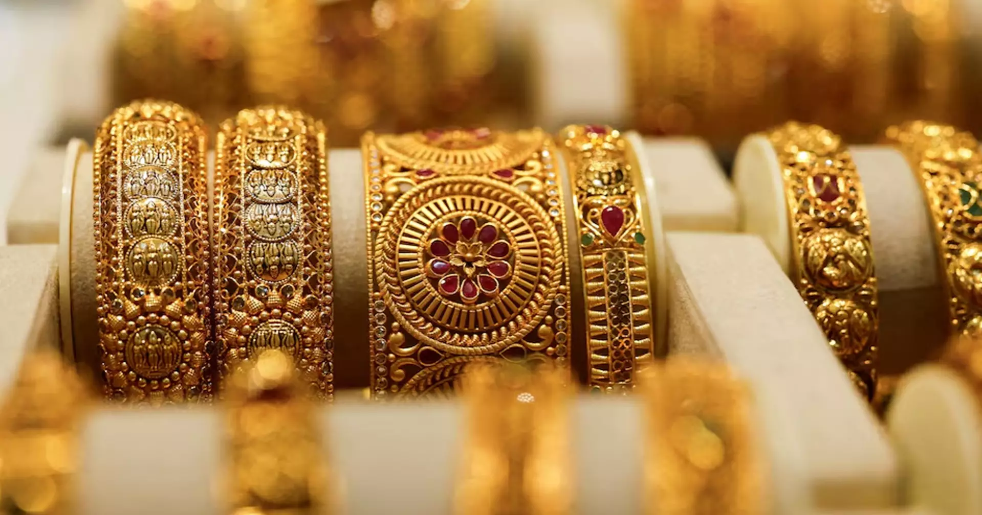 Gold price hits record high of Tk 217,382 per bhori