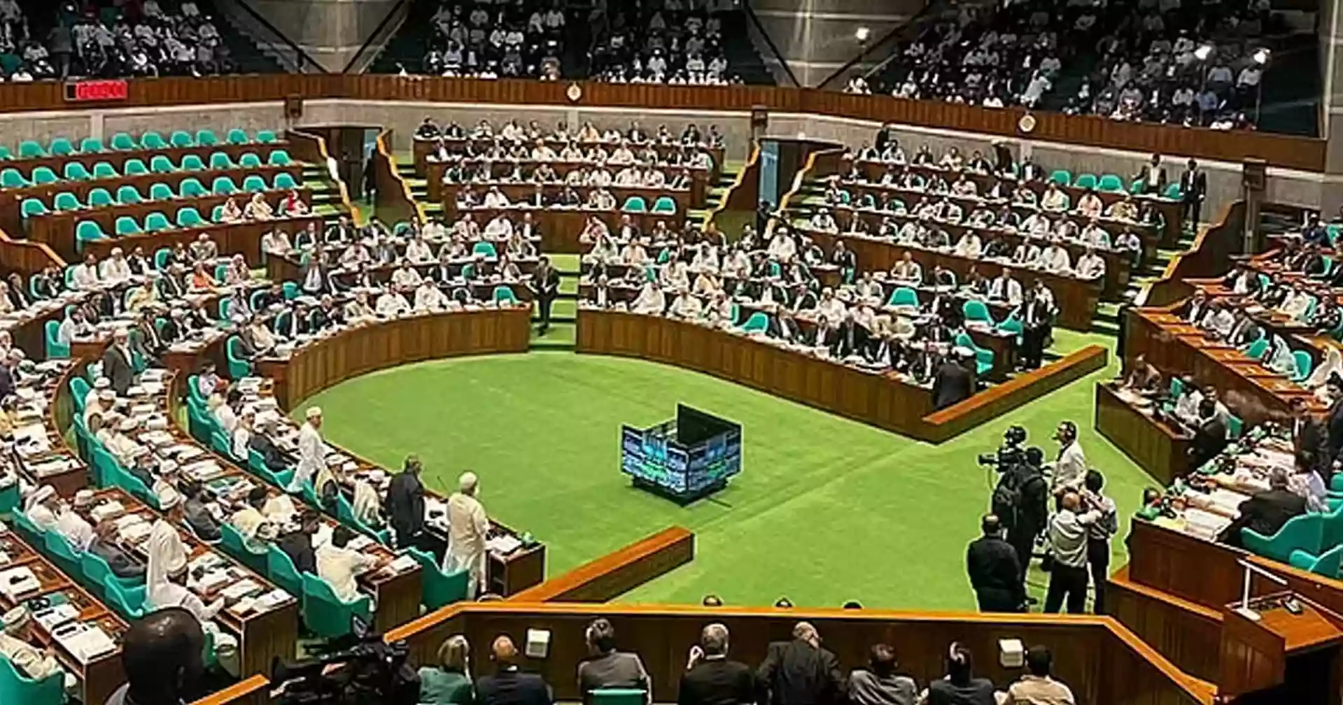 Ministers’ absence from budget session sparks debate in JS