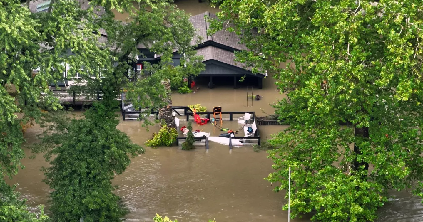 At least 5 killed as record flooding hits Indiana