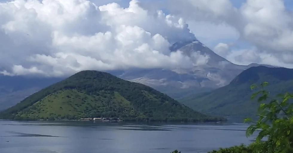 Indonesia’s Mount Lewotobi Laki Laki Volcano Erupts, Alert Level Raised