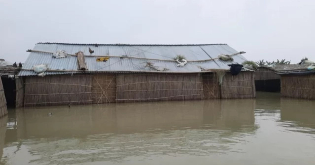 Water level of Jamuna rises again in Sirajganj, triggering flood concerns