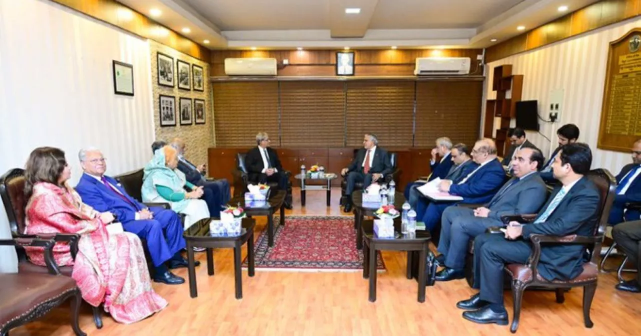 Fakhrul meets Pakistan’s deputy PM Ishaq Dar