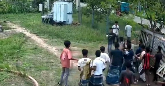 Palli Bidyut employee confined, assaulted by angry residents over power outages in Chandpur