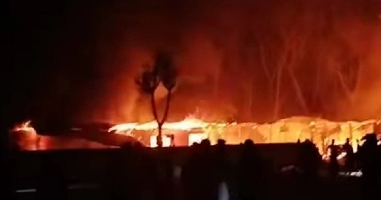 25 shops gutted, 20 burnt in Chandpur