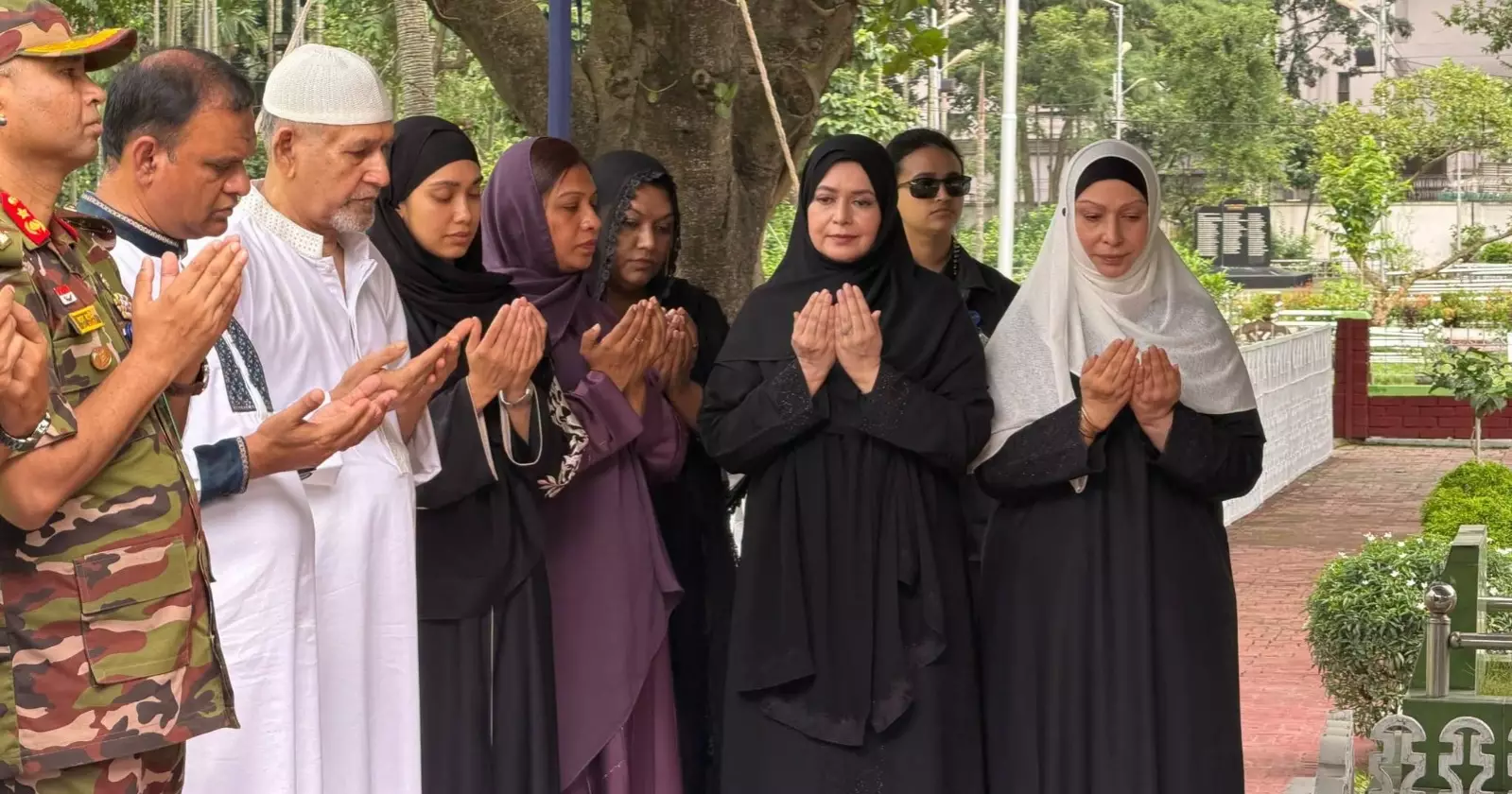 Zubaida, Zaima pay tribute at Mahbub Ali Khan’s grave