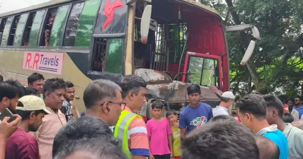 3 cattle traders killed in Natore road crash