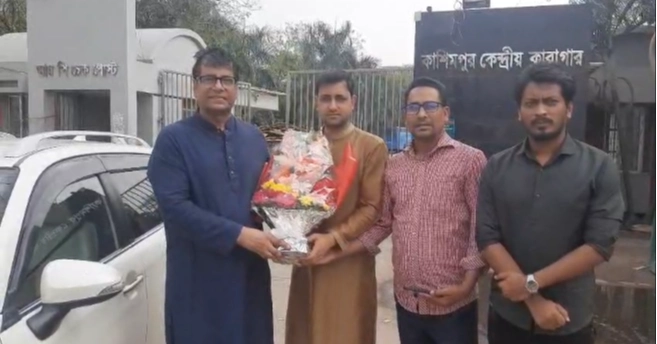 Journalist Anis Alamgir walks out of jail on bail