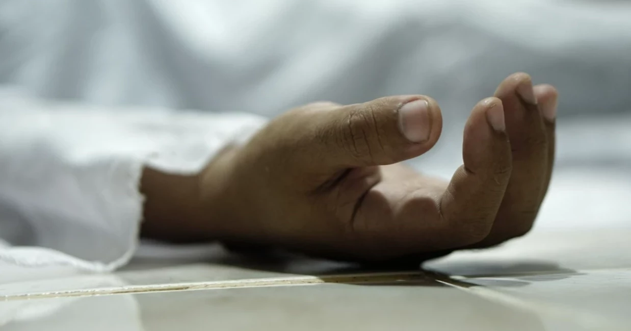 Housewife found dead in Shewrapara