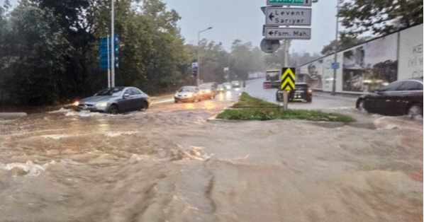 Heavy rain paralyses Istanbul, kills two and floods homes, roads