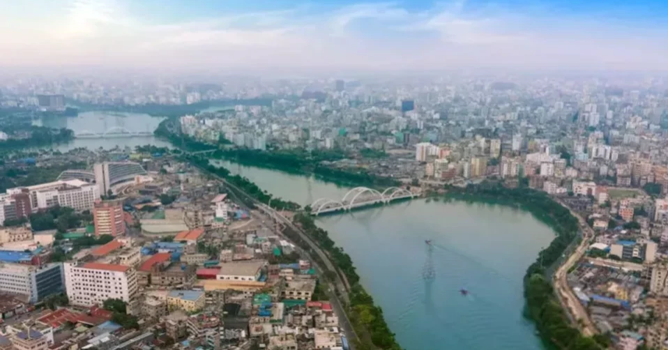 Dhaka’s air marks ‘unhealthy for sensitive groups’ even on Eid holiday   