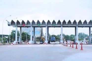 Toll plazas still run by firms with expired contracts; fresh tenders not opened in 8 months