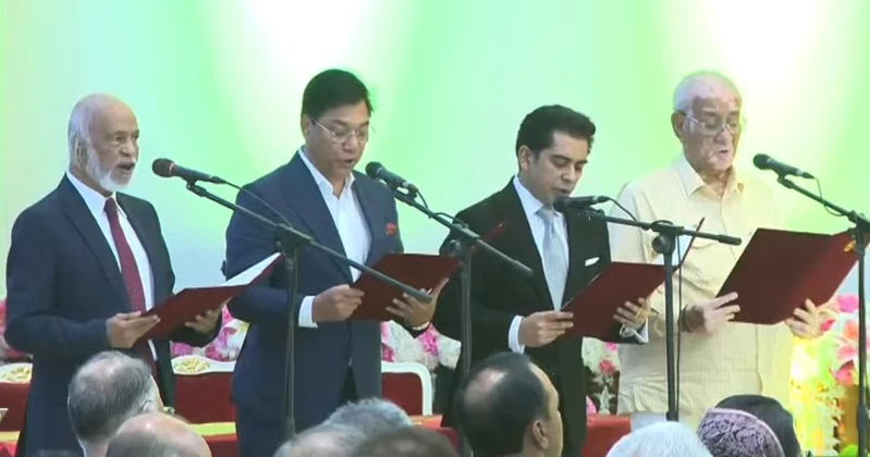 Four sworn in as ministers, two more as state ministers