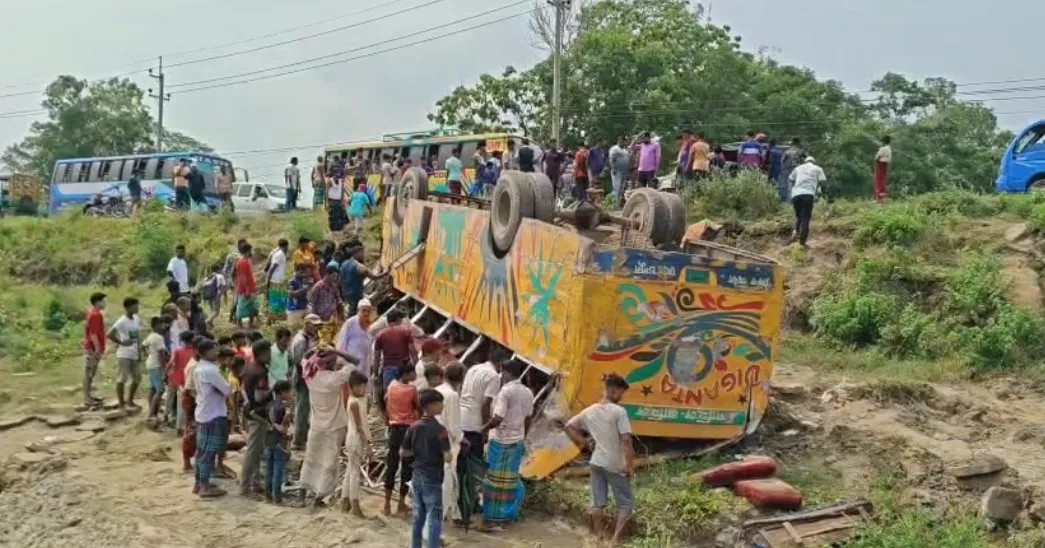 4 killed as bus plunges into ditch in B'baria