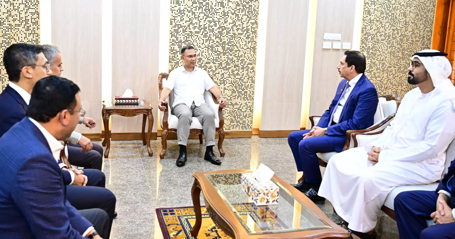 PM seeks DP World investment in free trade zones, inland depots