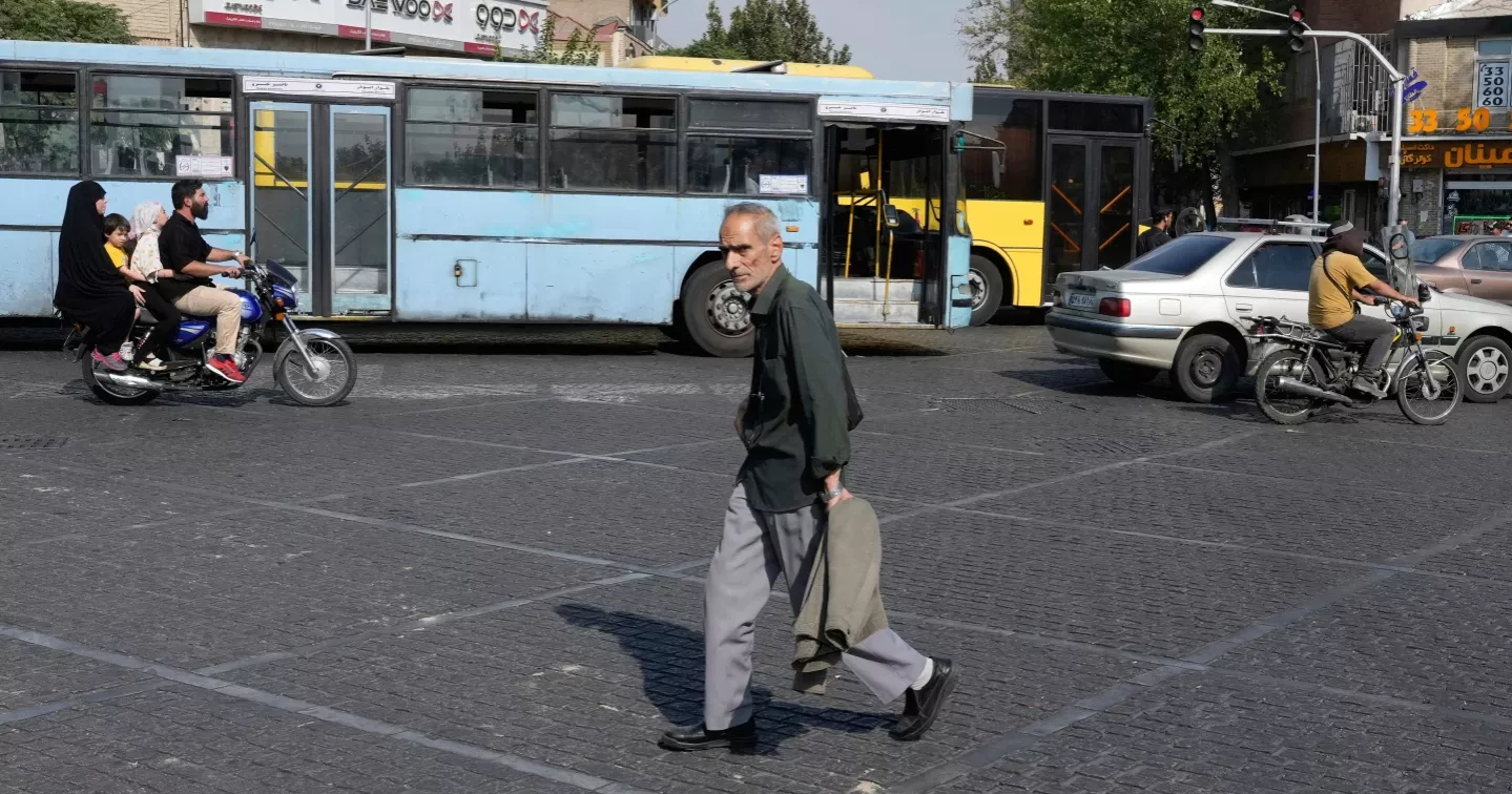 Iran's public sector shuts down in 8 provinces due to heat wave