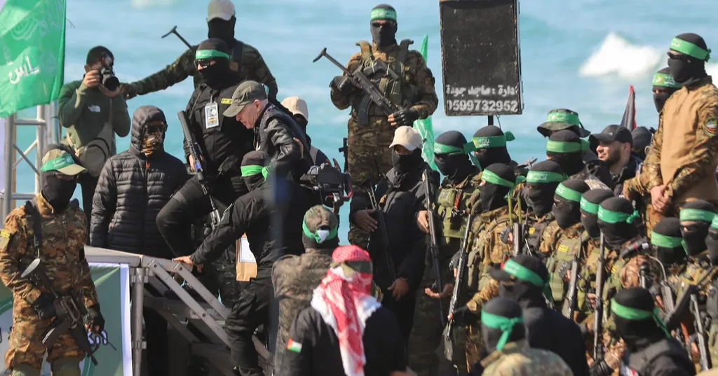 Israel's Netanyahu heads to US to discuss 'victory over Hamas' with Trump