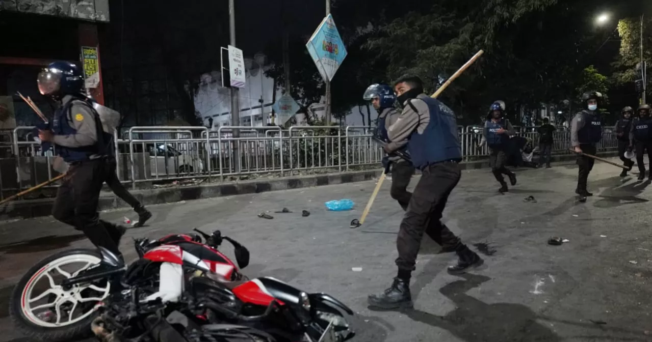 Police, Inqilab Moncha supporters engage in renewed chase at Shahbagh