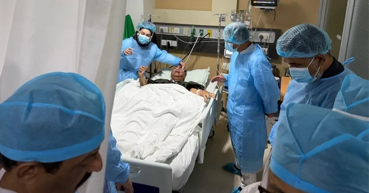 PM Tarique visits Mirza Abbas at Evercare Hospital