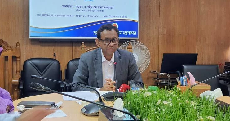 Labour Secy warns factory owners of strict action against illegal layoffs