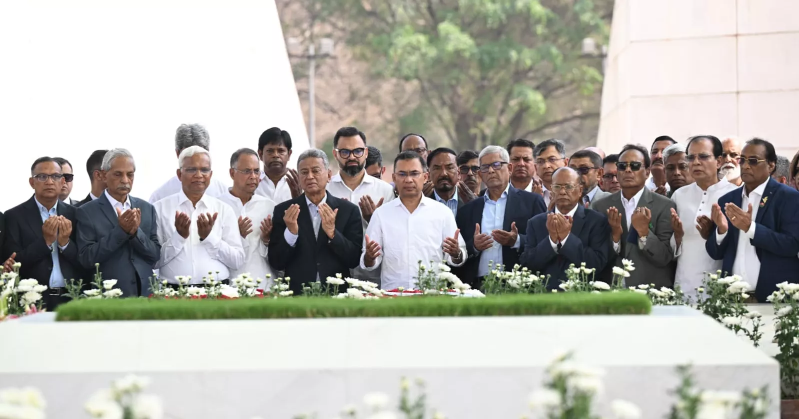 PM, new cabinet members also pay tributes to Zia, Khaleda