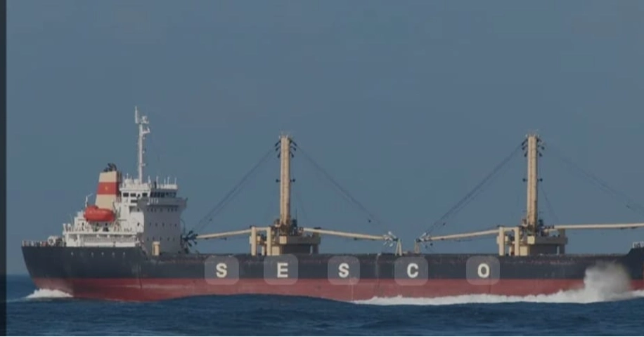 Vessel carrying 12,700 MT rice arrives at Ctg Port from Vietnam