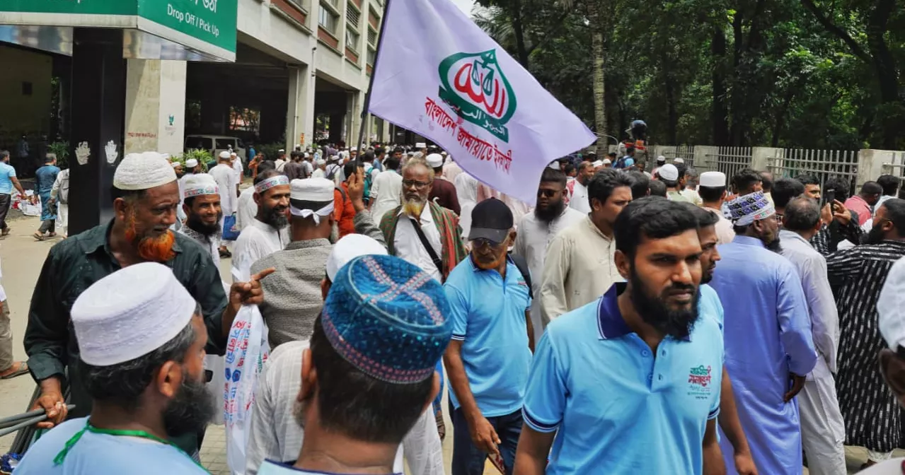 Jamaat’s 'National Rally': Activists march towards Suhrawardy Udyan