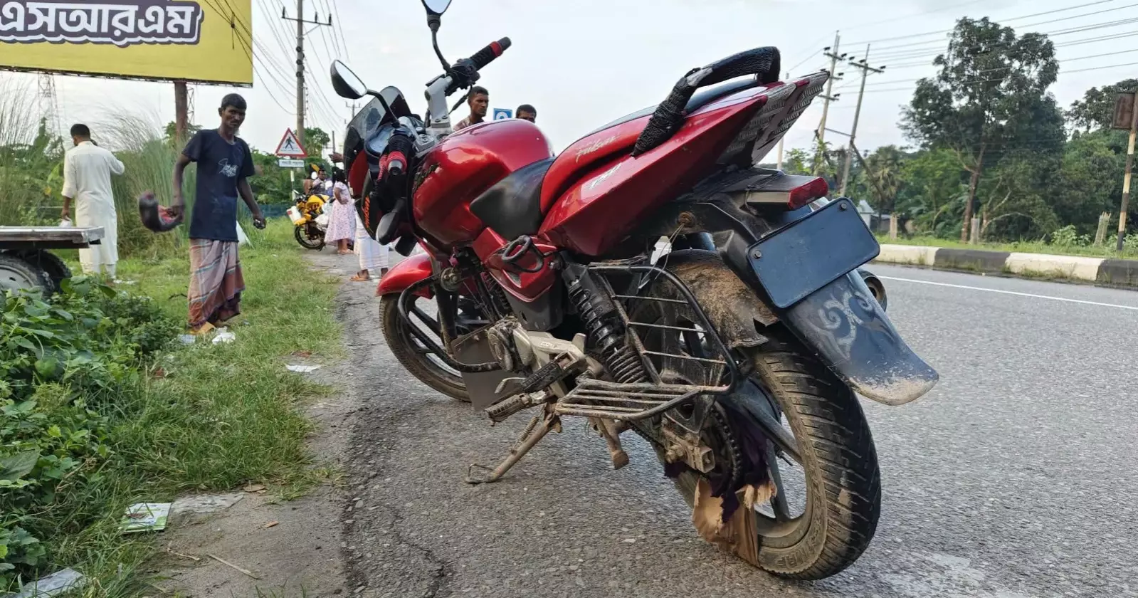 Woman killed, husband injured as scarf gets caught in motorcycle wheel
