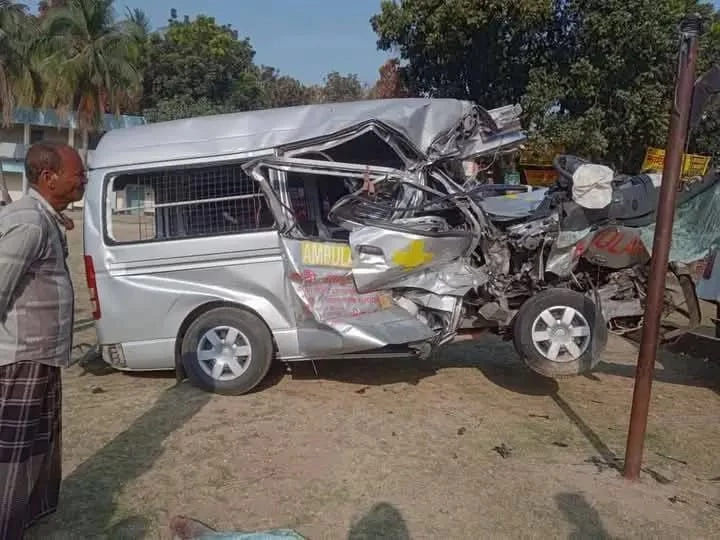 3 killed in truck-ambulance collision in Rajshahi