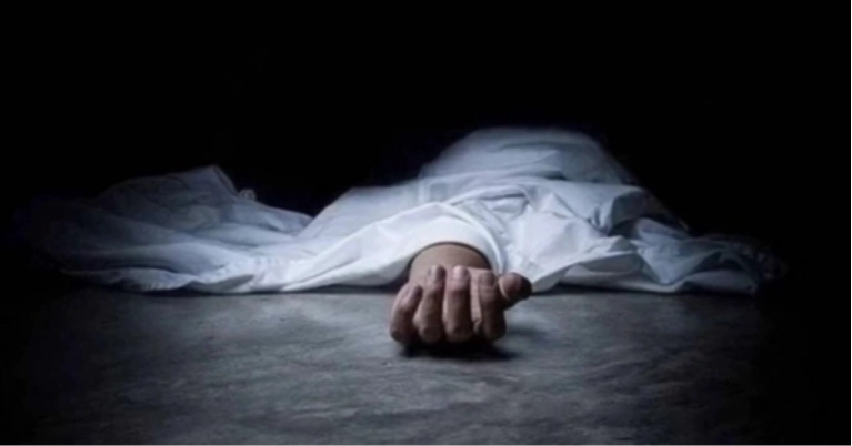 SI found hanging, wife, child injured in Ctg hotel