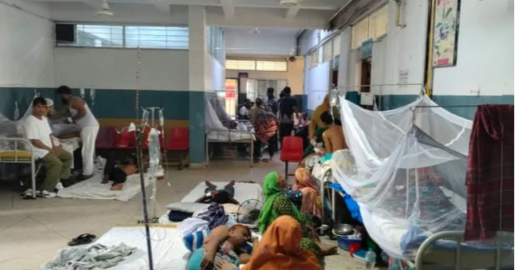 Dengue surge puts Narayanganj hospitals under strain, patients being treated on floors, verandas