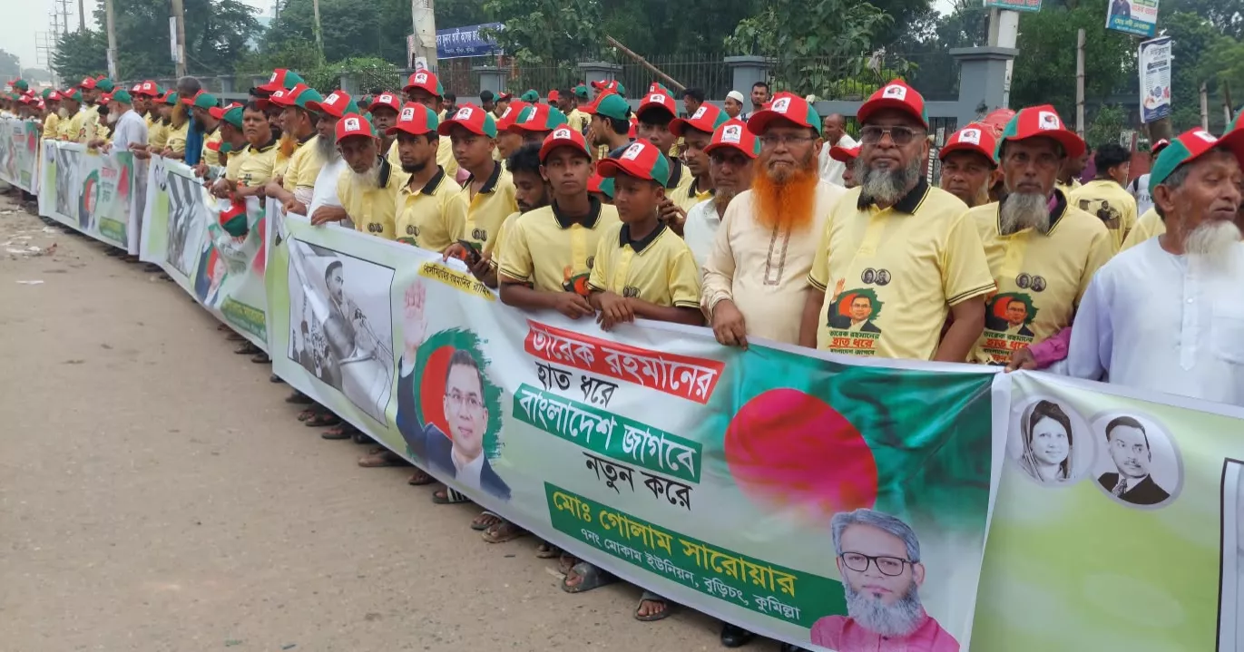 Festive atmosphere grips highway in Cumilla as supporters gather to greet PM Tarique