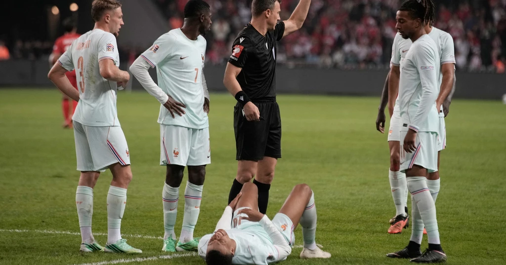 Mbappé diagnosed with left knee hyperextension injury