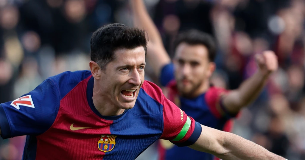 Lewandowski scores as Barcelona beats Alaves to move closer to top in Spanish league