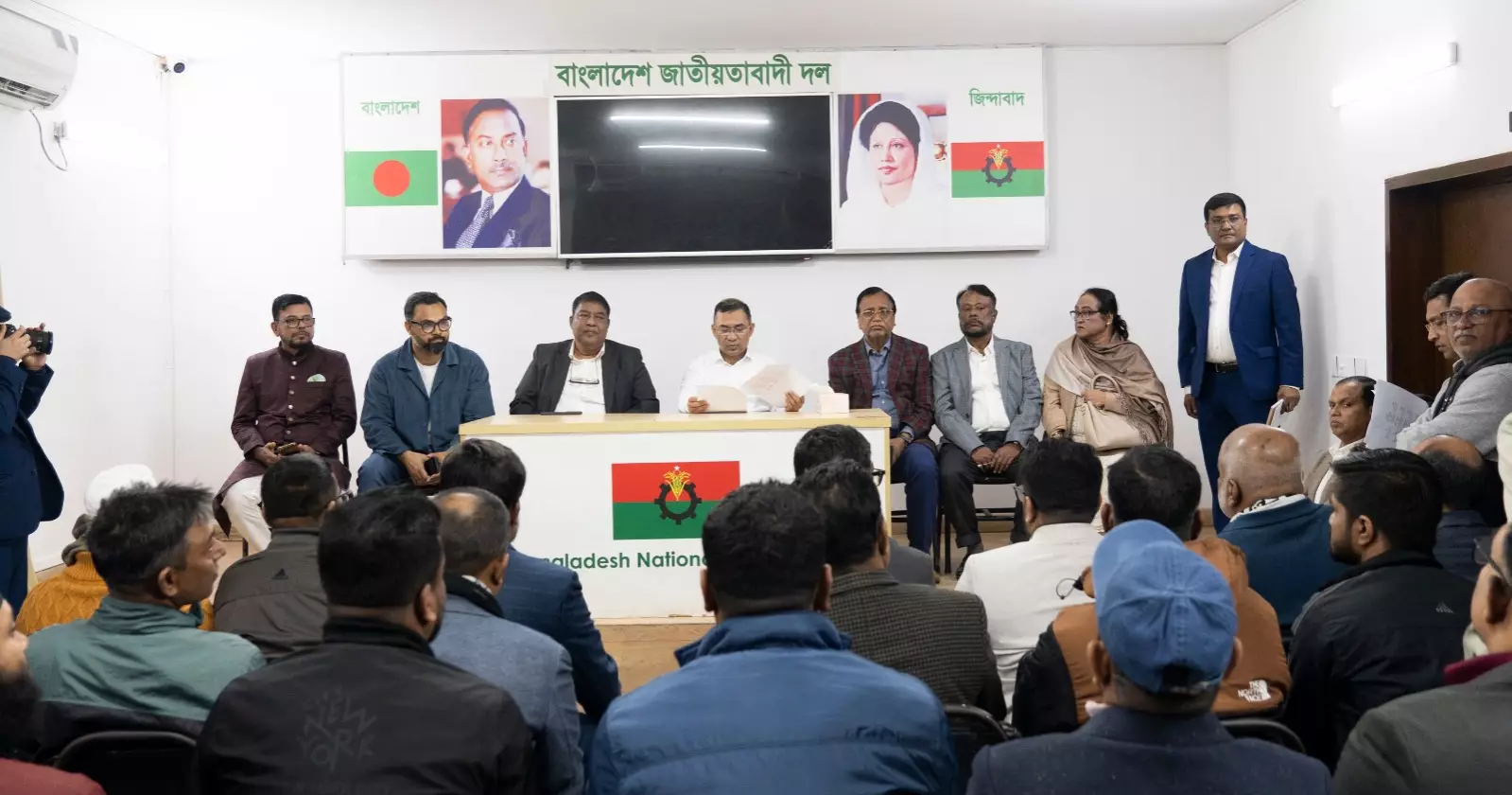 Tarique signs nomination papers for Dhaka-17, Bogura-6 polls