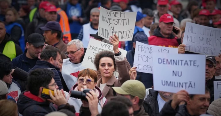 Thousands march in Bucharest against austerity and low wages
