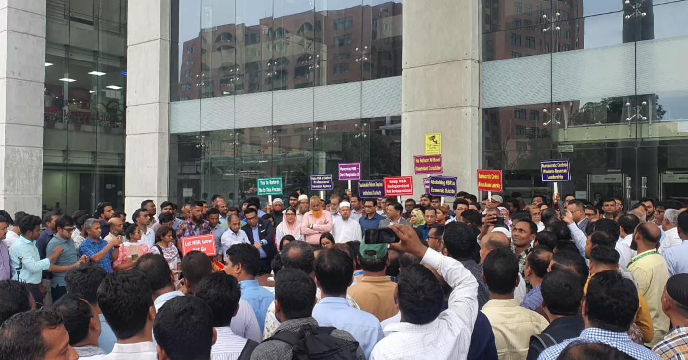 NBR officials issue ultimatum for removal of chairman