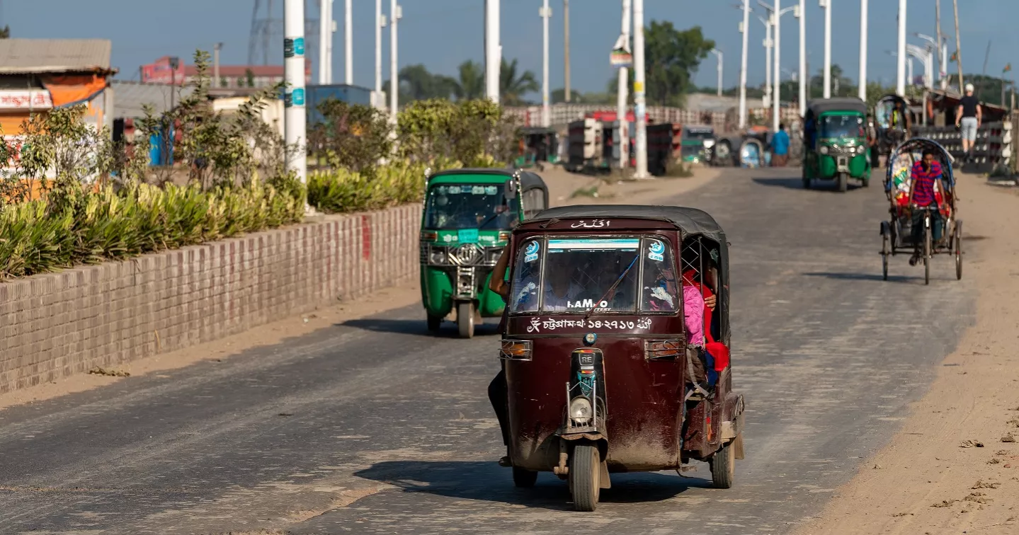 Dhaka’s air ‘unhealthy for sensitive groups’ this morning